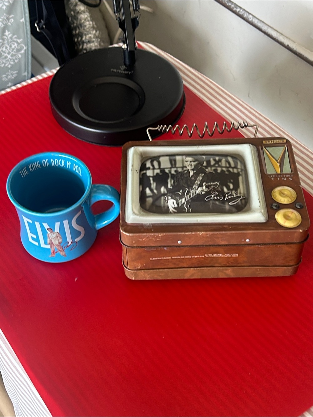 Elvis Presley Vintage TV Music Box with Elvis Mug 2 each